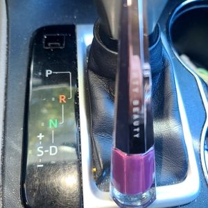 Features stunning lip paint